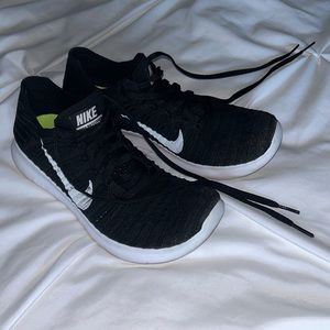 nike women’s black free rn flyknit size 7